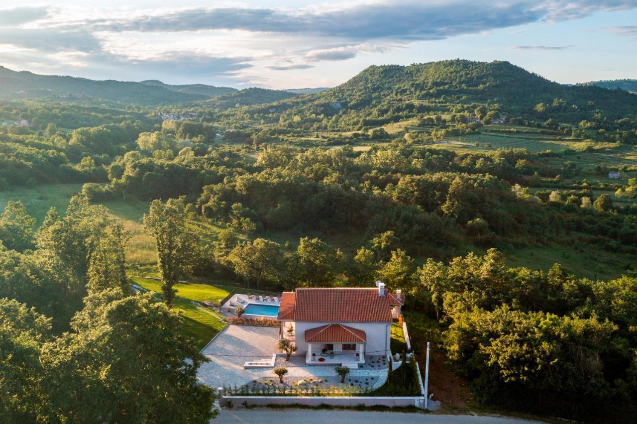 Luxury Villa Santa Cruz With Xl Pool And Jacuzzi Potpican Ngoại thất bức ảnh