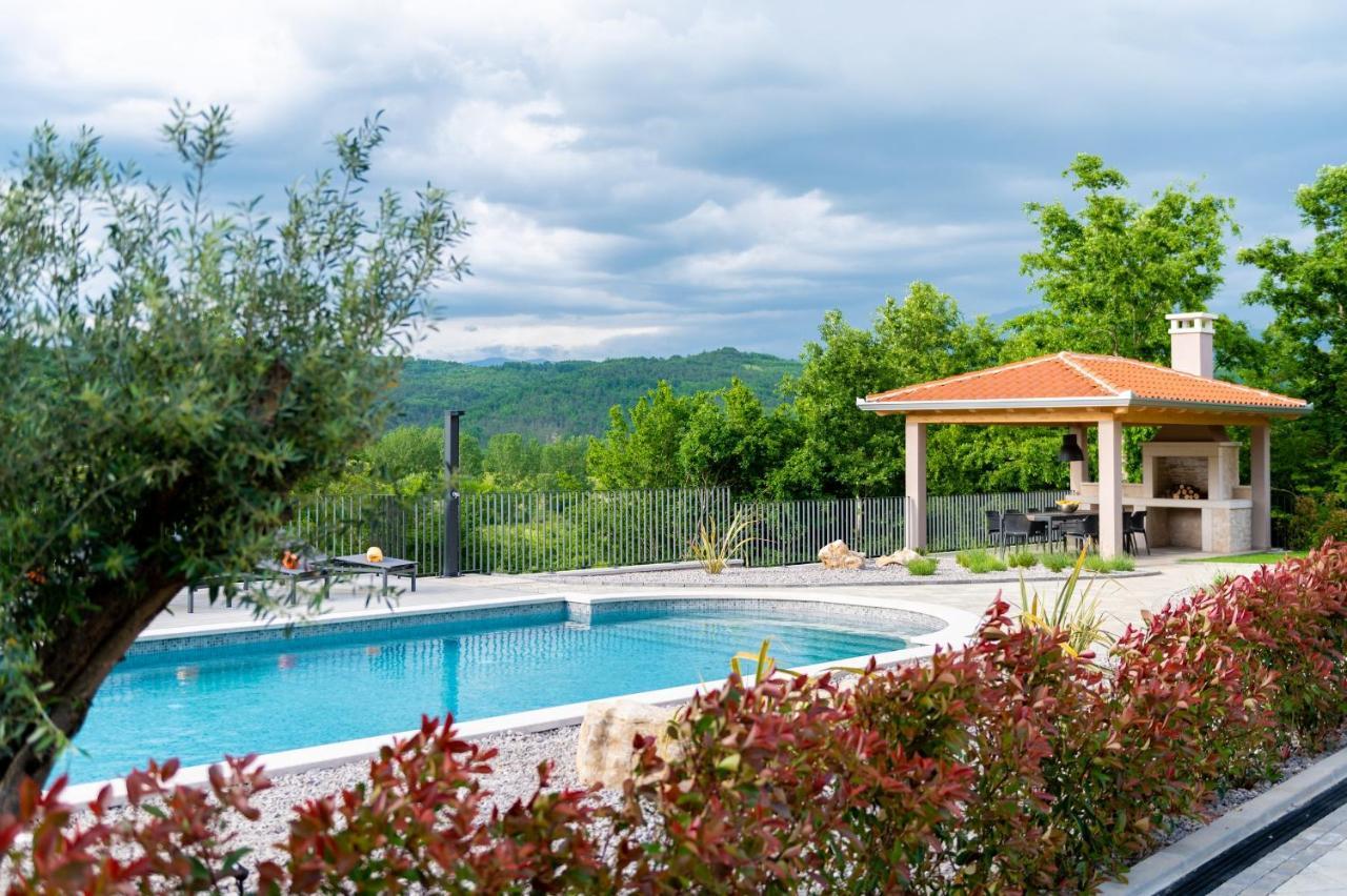 Luxury Villa Santa Cruz With Xl Pool And Jacuzzi Potpican Ngoại thất bức ảnh