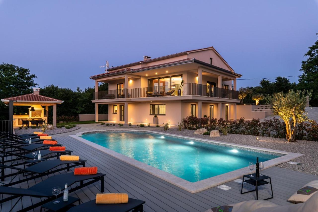 Luxury Villa Santa Cruz With Xl Pool And Jacuzzi Potpican Ngoại thất bức ảnh