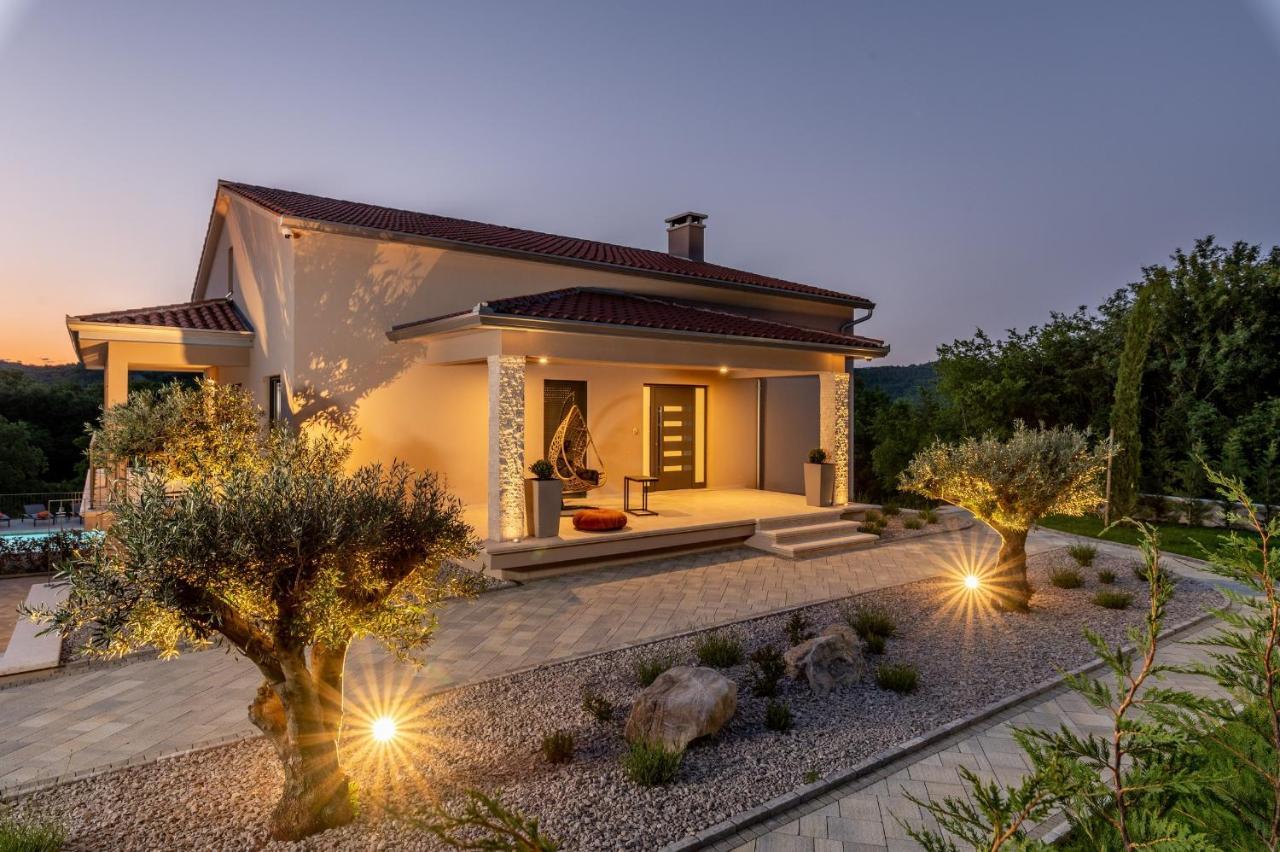 Luxury Villa Santa Cruz With Xl Pool And Jacuzzi Potpican Ngoại thất bức ảnh