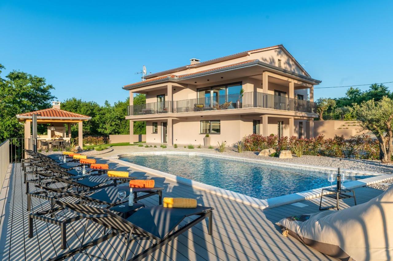 Luxury Villa Santa Cruz With Xl Pool And Jacuzzi Potpican Ngoại thất bức ảnh