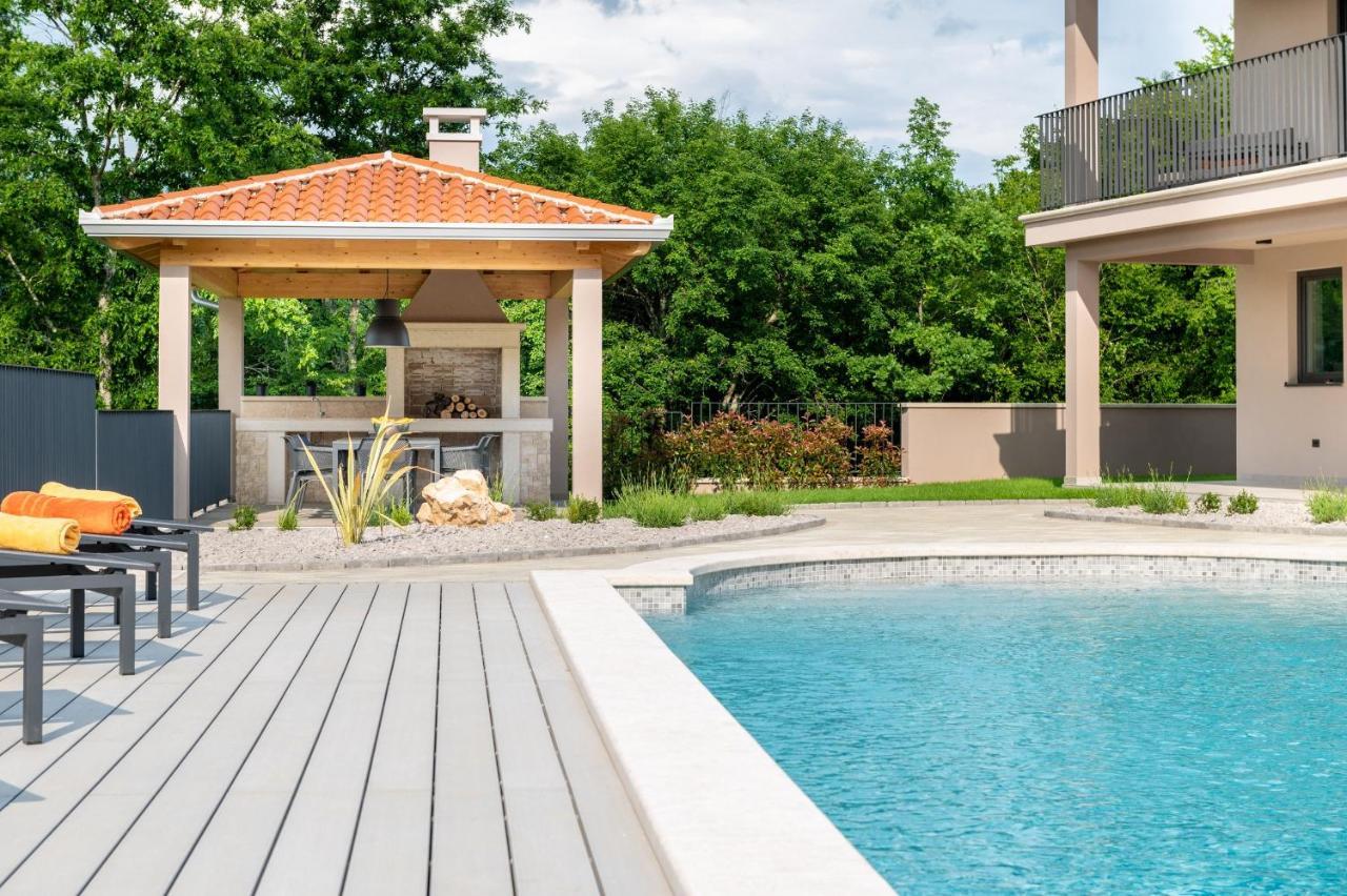 Luxury Villa Santa Cruz With Xl Pool And Jacuzzi Potpican Ngoại thất bức ảnh