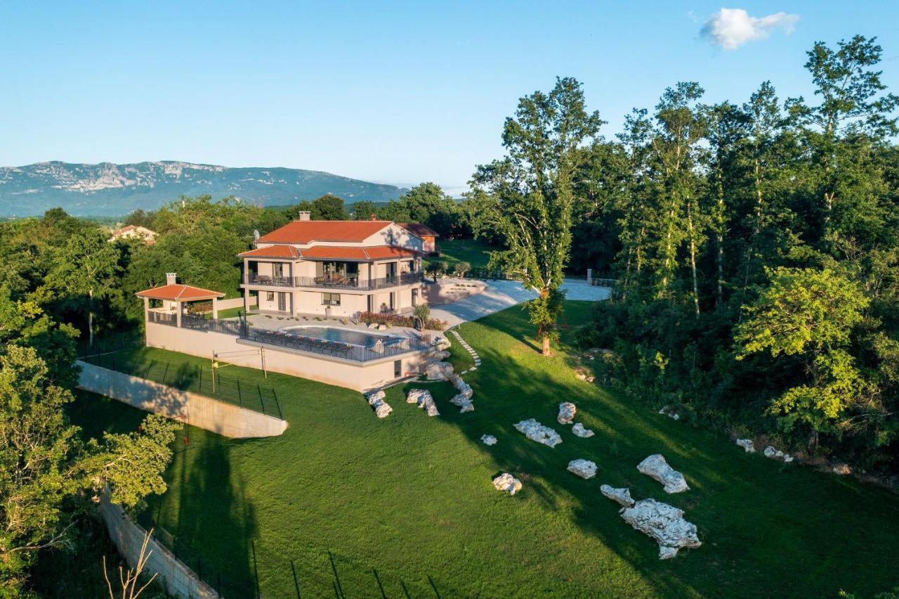 Luxury Villa Santa Cruz With Xl Pool And Jacuzzi Potpican Ngoại thất bức ảnh
