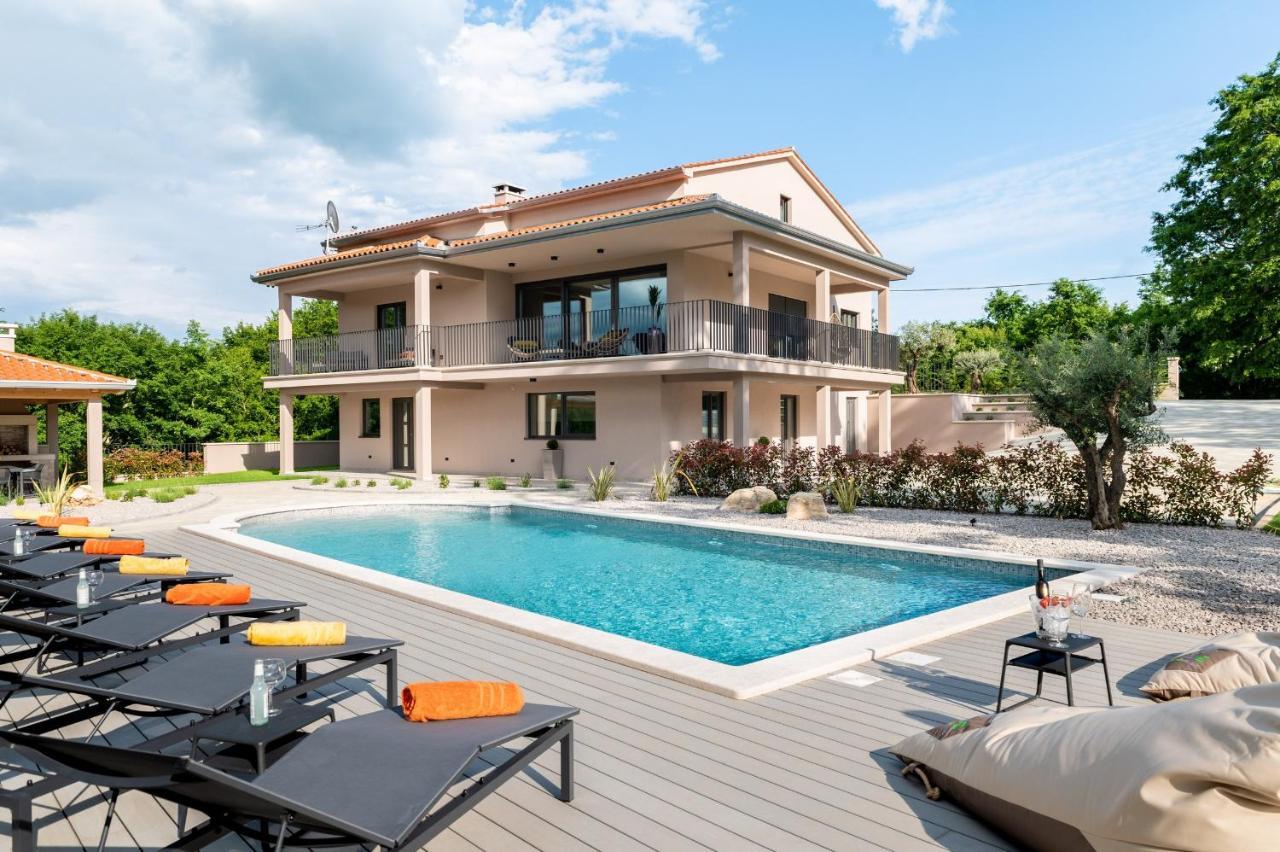 Luxury Villa Santa Cruz With Xl Pool And Jacuzzi Potpican Ngoại thất bức ảnh